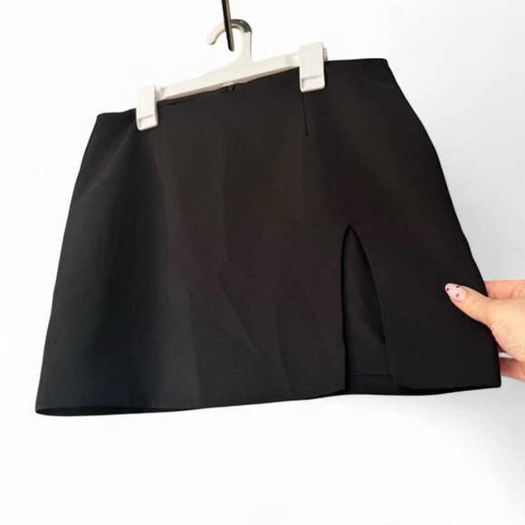 Rumored Black Mini Skirt Side Slit Detail Size Medium - Picture 3 of 7